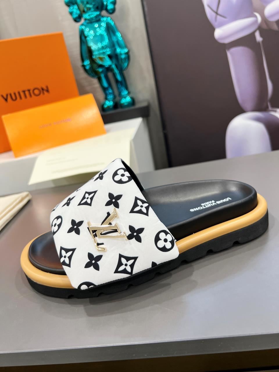 Louis Vuitton Slippers